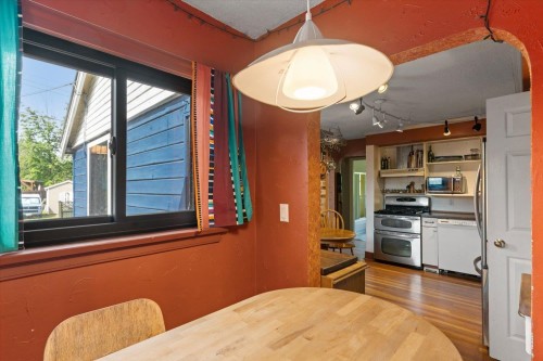 45950 Linzey Road, Cultus Lake, BC - Indoor Photo Showing Dining Room