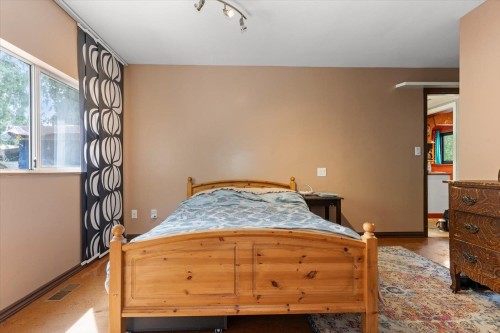 45950 Linzey Road, Cultus Lake, BC - Indoor Photo Showing Bedroom