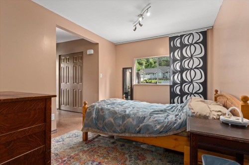 45950 Linzey Road, Cultus Lake, BC - Indoor Photo Showing Bedroom
