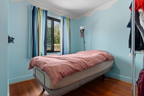 45950 Linzey Road, Cultus Lake, BC - Indoor Photo Showing Bedroom