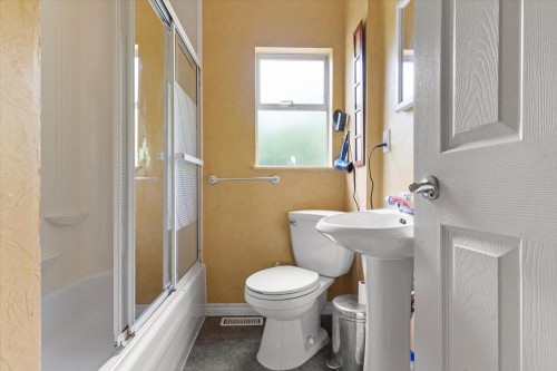 45950 Linzey Road, Cultus Lake, BC - Indoor Photo Showing Bathroom