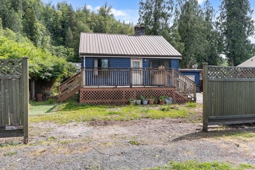 45950 Linzey Road, Cultus Lake, BC - Outdoor With Deck Patio Veranda
