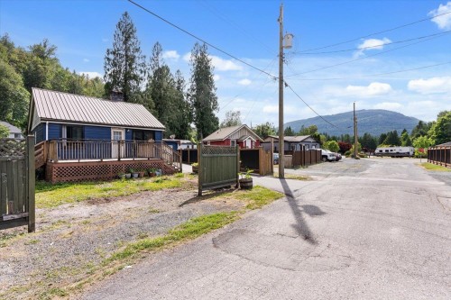45950 Linzey Road, Cultus Lake, BC - Outdoor