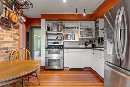 45950 Linzey Road, Cultus Lake, BC - Indoor Photo Showing Kitchen