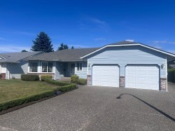6942 Coach Lamp Drive Chilliwack, BC V2R 2X6