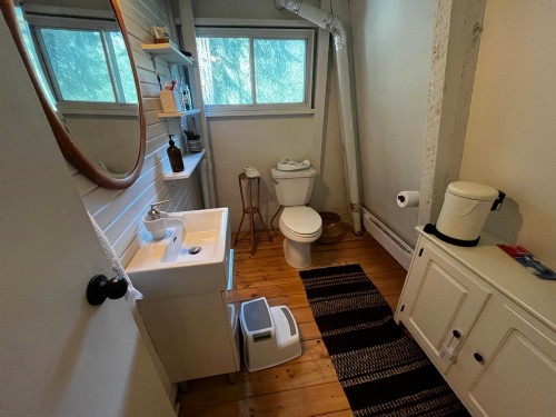 14964 Parkhill Boulevard, Sunshine Valley, BC - Indoor Photo Showing Bathroom