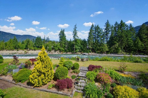 120 Robertson Crescent  Hope, BC V0X 1L4