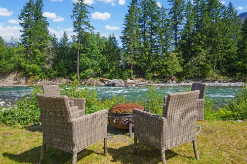 120 Robertson Crescent, Hope, BC 
