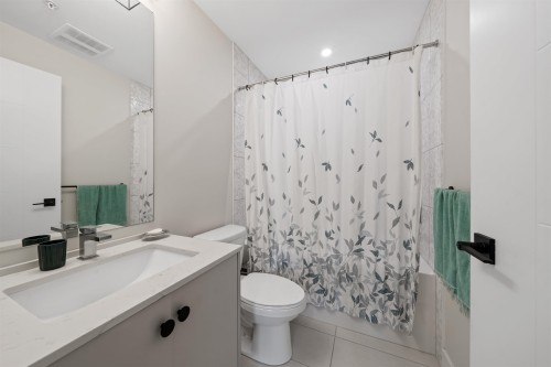 208-45511 Campus Drive, Chilliwack, BC 