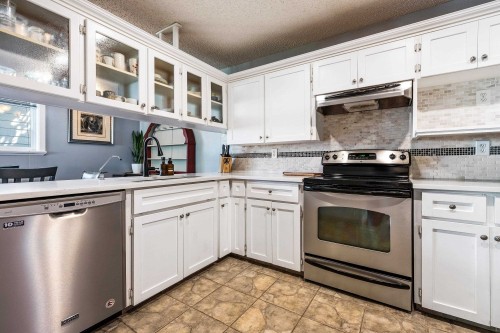 8880 Allard Street, Chilliwack, BC - Indoor Photo Showing Kitchen