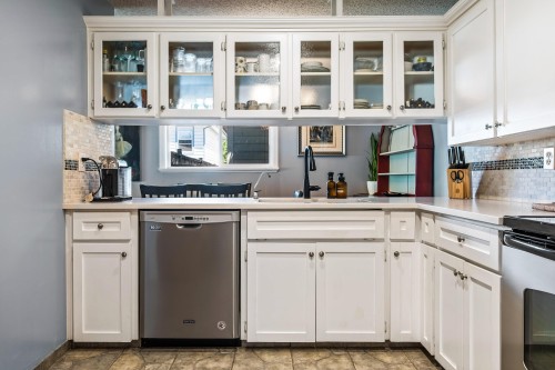 8880 Allard Street, Chilliwack, BC - Indoor Photo Showing Kitchen