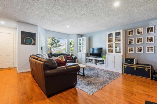 8880 Allard Street, Chilliwack, BC - Indoor Photo Showing Living Room