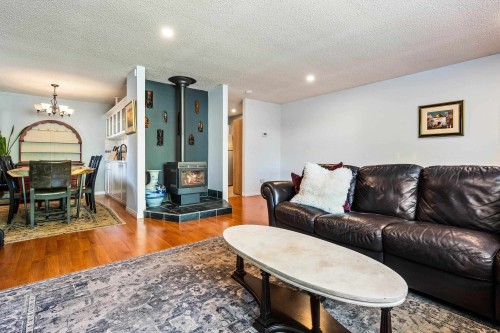 8880 Allard Street, Chilliwack, BC - Indoor Photo Showing Living Room