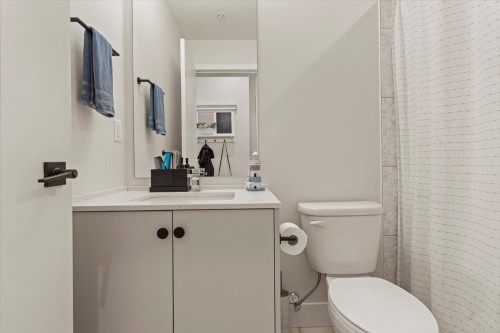 211-45511 Campus Drive, Chilliwack, BC 