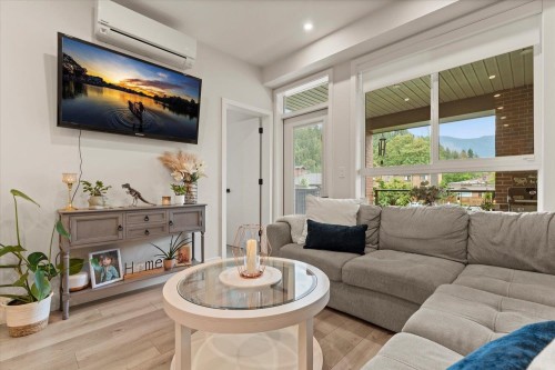 211-45511 Campus Drive, Chilliwack, BC 