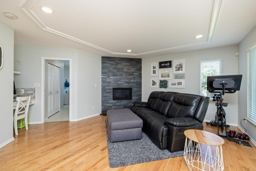45257 Raven Place, Chilliwack, BC - Indoor Photo Showing Living Room With Fireplace