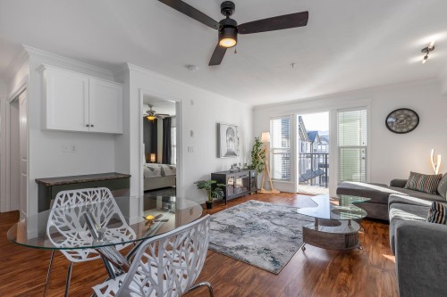 206-8933 Edward Street, Chilliwack, BC - Indoor Photo Showing Living Room