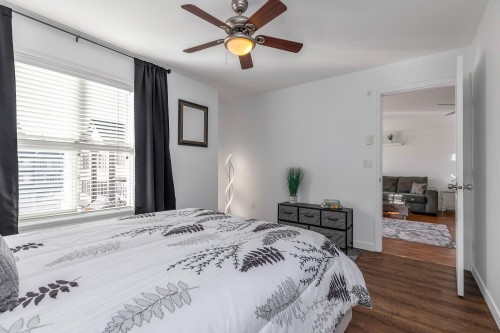206-8933 Edward Street, Chilliwack, BC - Indoor Photo Showing Bedroom