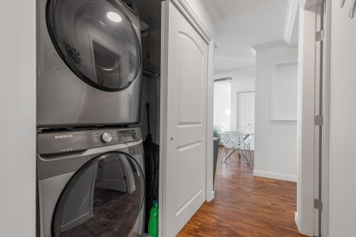 206-8933 Edward Street, Chilliwack, BC - Indoor Photo Showing Laundry Room