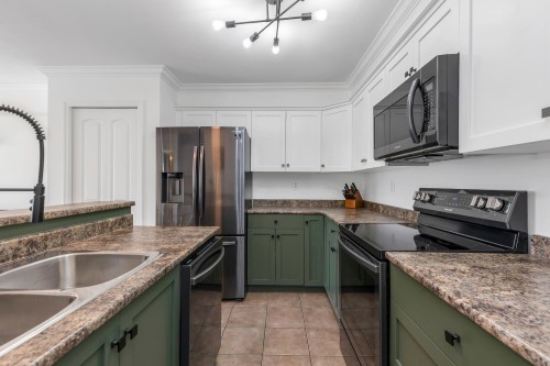 206-8933 Edward Street, Chilliwack, BC - Indoor Photo Showing Kitchen With Stainless Steel Kitchen With Double Sink