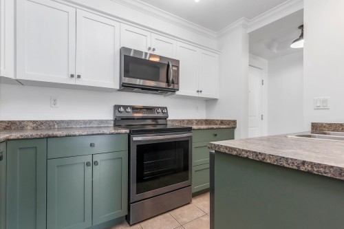 206-8933 Edward Street, Chilliwack, BC - Indoor Photo Showing Kitchen
