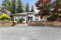 372 Cedar Street  Cultus Lake, BC V2R 4Z1
