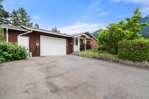 21206 Lakeview Crescent  Hope, BC V0X 1L1