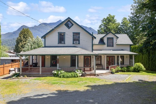 1075 3rd Avenue  Hope, BC V0X 1L0