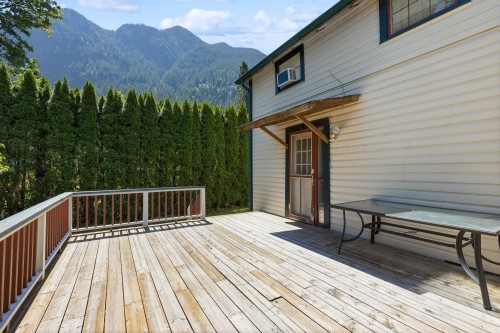 1075 3Rd Avenue, Hope, BC 