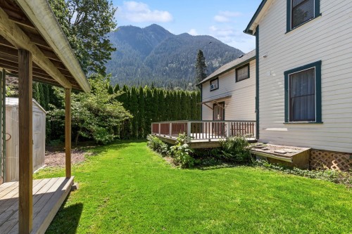 1075 3Rd Avenue, Hope, BC 