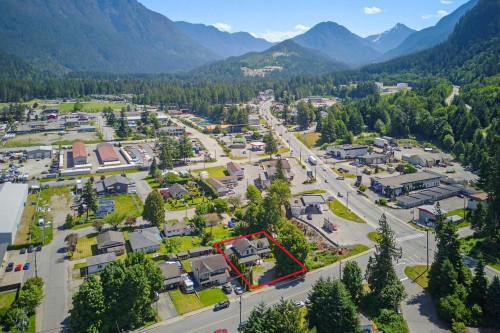 1075 3Rd Avenue, Hope, BC 