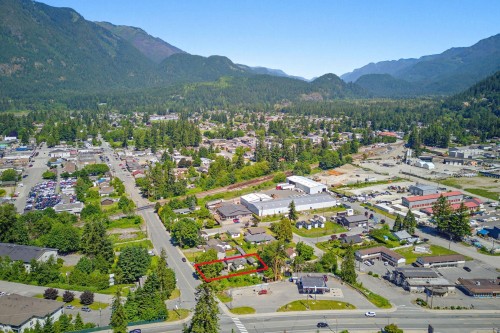 1075 3Rd Avenue, Hope, BC 