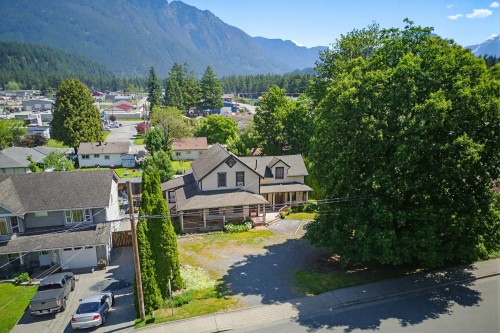 1075 3Rd Avenue, Hope, BC 