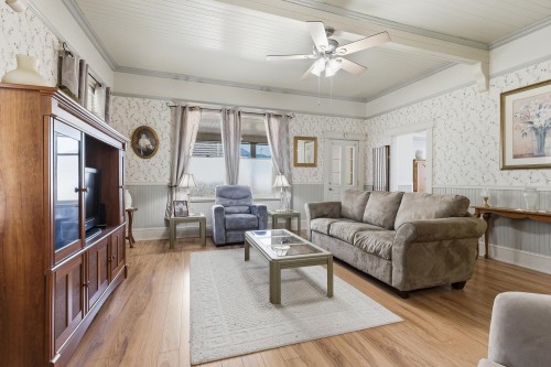 1075 3Rd Avenue, Hope, BC 