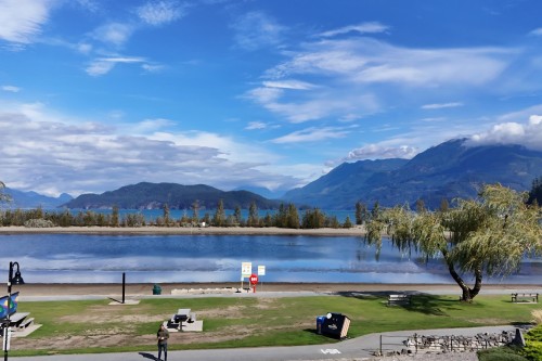 320-378 Esplanade Avenue  Harrison Hot Springs, BC V0M 1A3