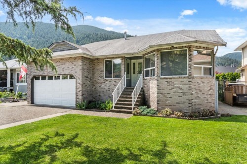 322 Miami River Drive  Harrison Hot Springs, BC V0M 1K0