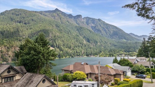 21313 Lakeview Crescent, Hope, BC 