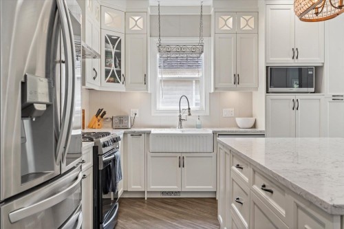 7257 Bryant Place, Chilliwack, BC - Indoor Photo Showing Kitchen With Upgraded Kitchen