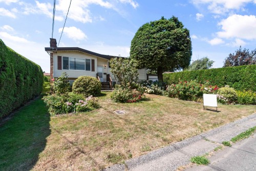 9521 Paula Crescent  Chilliwack, BC V2P 6H1