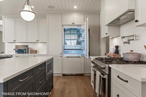 47371 Chartwell Drive, Chilliwack, BC - Indoor Photo Showing Kitchen With Upgraded Kitchen