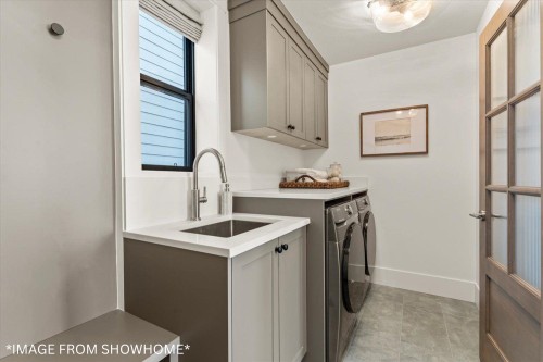 47371 Chartwell Drive, Chilliwack, BC - Indoor Photo Showing Laundry Room