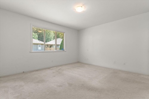 194-46000 Thomas Road, Chilliwack, BC - Indoor Photo Showing Other Room