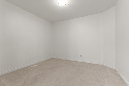 194-46000 Thomas Road, Chilliwack, BC - Indoor Photo Showing Other Room