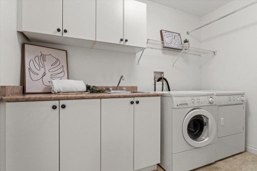 194-46000 Thomas Road, Chilliwack, BC - Indoor Photo Showing Laundry Room