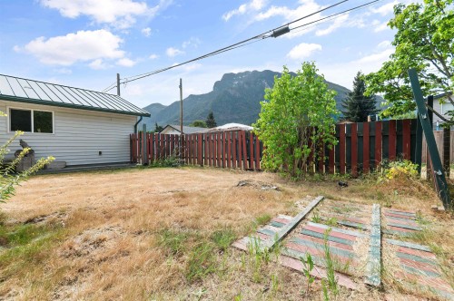 578 Thacker Avenue, Hope, BC 