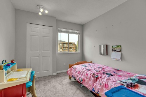 27-45740 Thomas Road, Chilliwack, BC - Indoor Photo Showing Bedroom