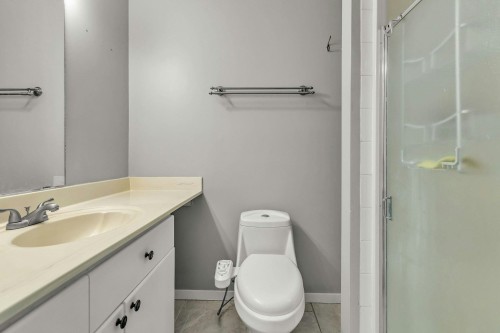 27-45740 Thomas Road, Chilliwack, BC - Indoor Photo Showing Bathroom