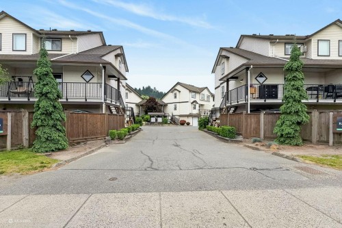 27-45740 Thomas Road, Chilliwack, BC - Outdoor With Balcony
