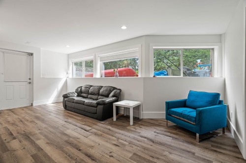 2-46248 Kermode Crescent, Chilliwack, BC - Indoor Photo Showing Living Room