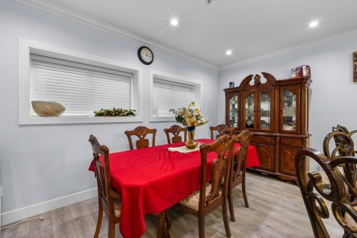 8530 Forest Gate Drive, Chilliwack, BC - Indoor Photo Showing Dining Room